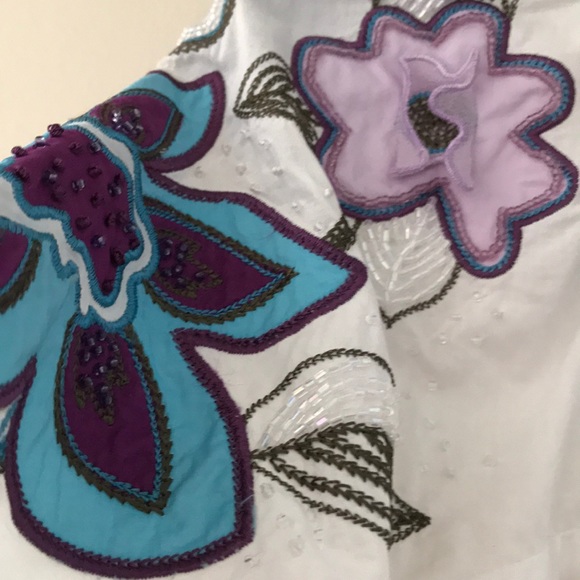 An Escada cotton top SZ40, with bead set details. - Picture 3 of 4